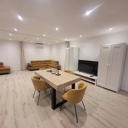 Charming Old Town Apartment, Steps Away From The * Annecy