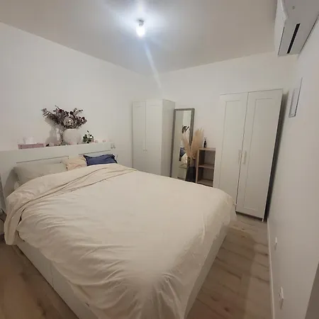 Lejlighed Charming Old Town Apartment, Steps Away From The
