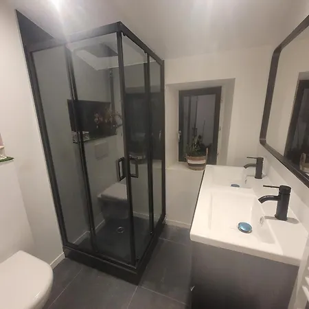 Charming Old Town Apartment, Steps Away From The Lejlighed
