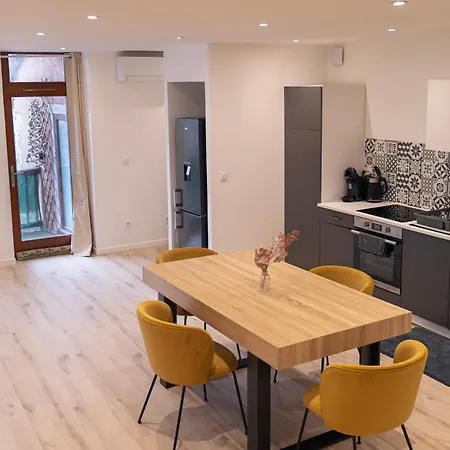Charming Old Town Apartment, Steps Away From The