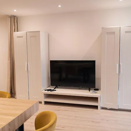 Charming Old Town Apartment, Steps Away From The * Annecy